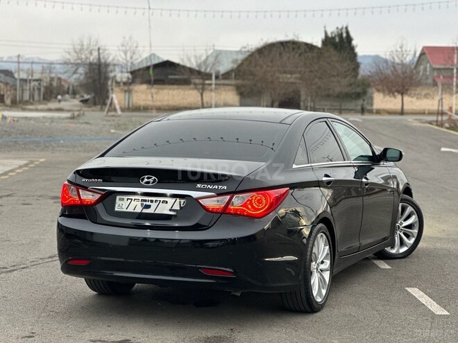 Hyundai Sonata-4