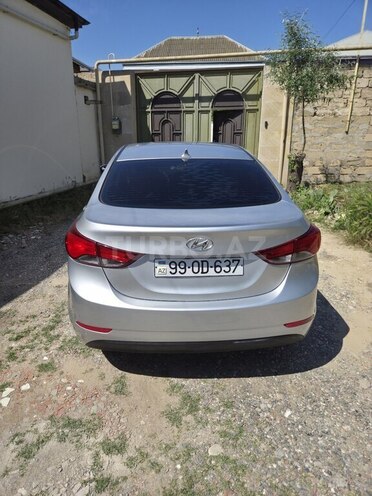 Hyundai Elantra-2