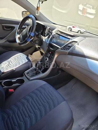 Hyundai Elantra-3