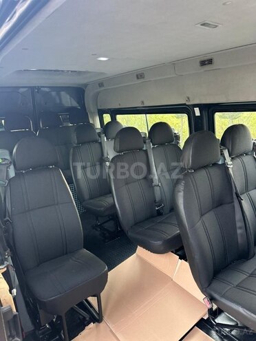 Ford Transit-9