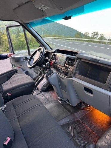 Ford Transit-8