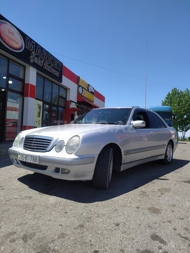 Mercedes E 220-1
