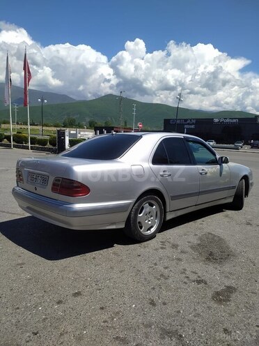 Mercedes E 220-4