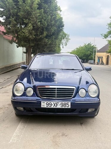 Mercedes E 220-1