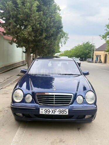 Mercedes E 220-12