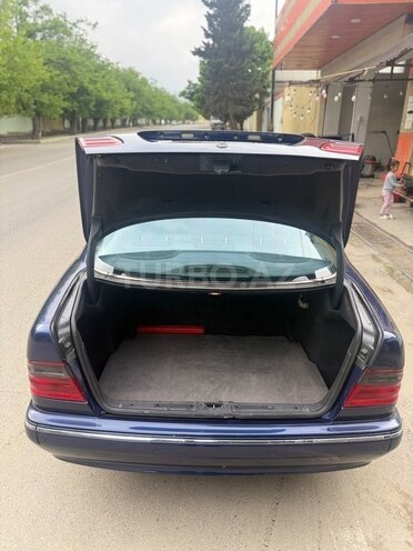 Mercedes E 220-10