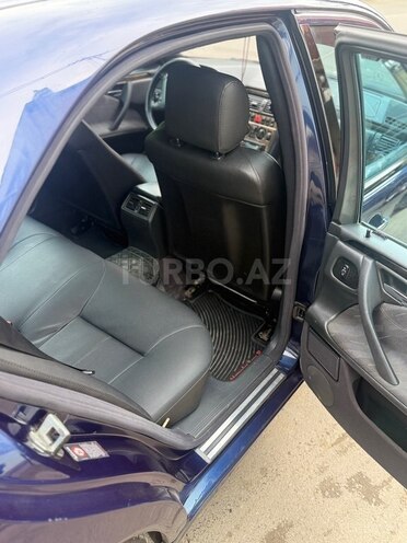 Mercedes E 220-11
