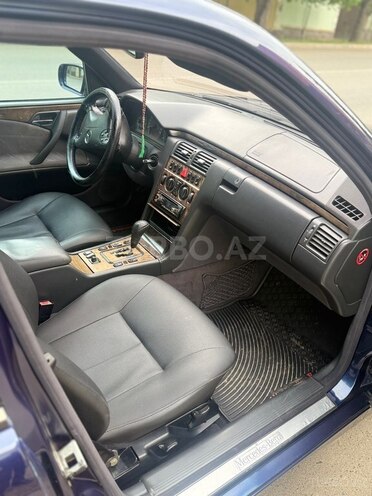 Mercedes E 220-8