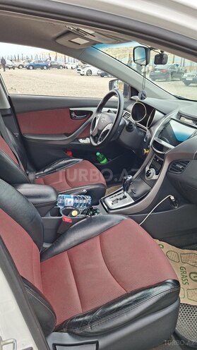 Hyundai Avante-9