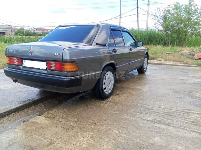 Mercedes 190-4