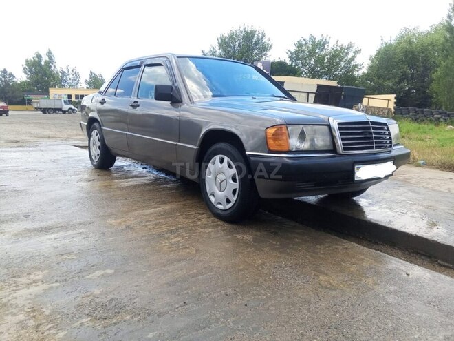 Mercedes 190-2