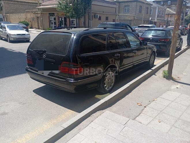 Mercedes E 270-3