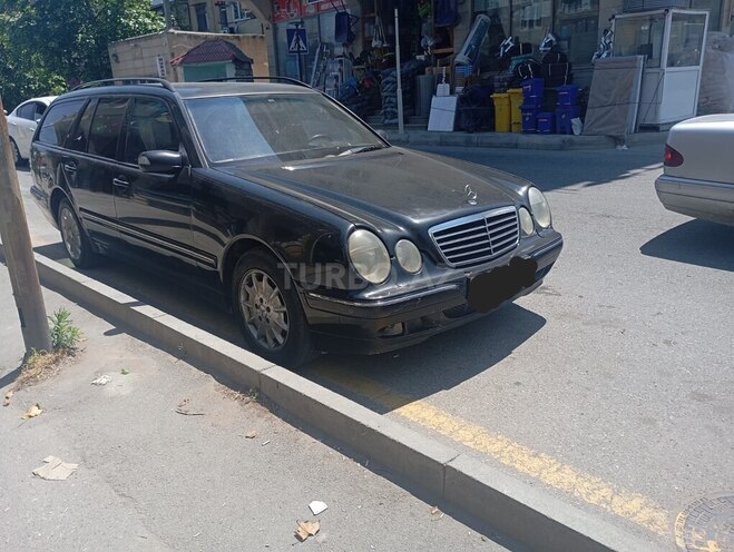 Mercedes E 270-4