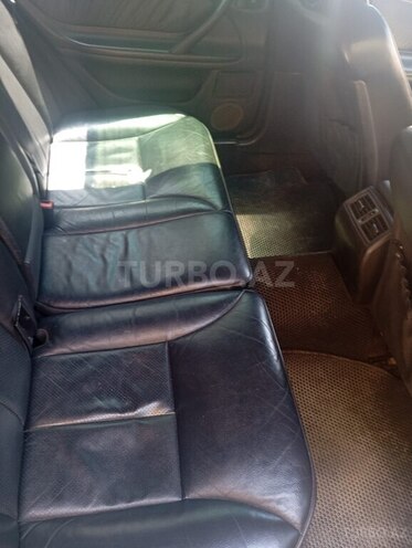 Mercedes E 270-7