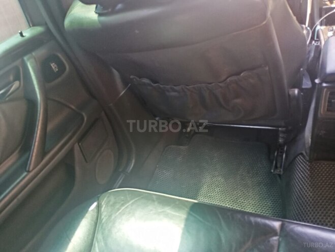 Mercedes E 270-11