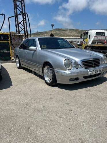 Mercedes E 220-1