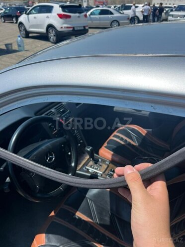 Mercedes E 220-17