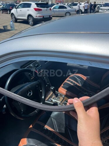 Mercedes E 220-16