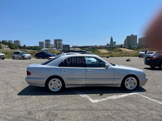 Mercedes E 220-2