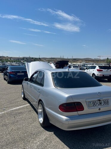 Mercedes E 220-3