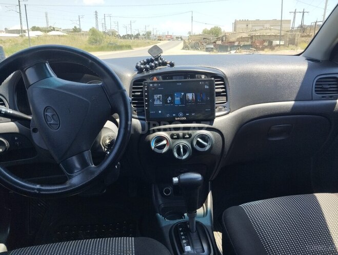 Hyundai Accent-2