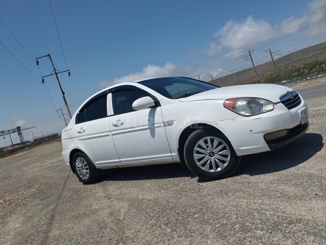 Hyundai Accent-4