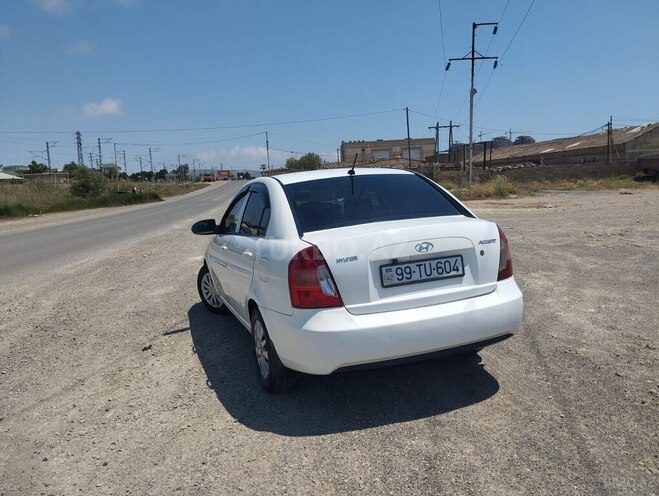 Hyundai Accent-8
