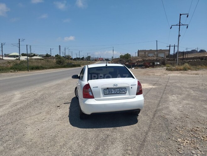 Hyundai Accent-6