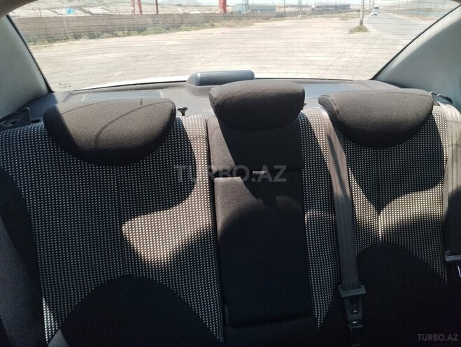 Hyundai Accent-7