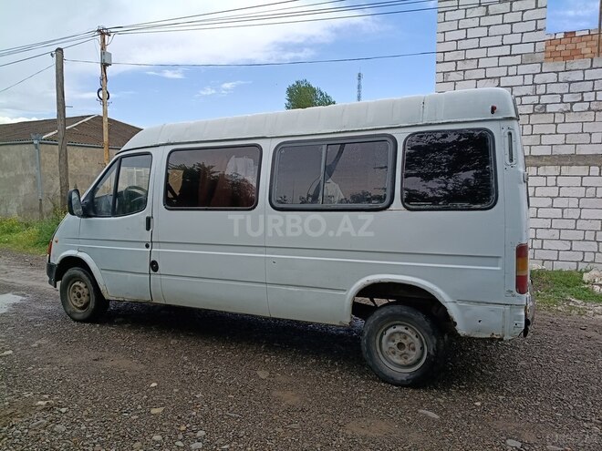 Ford Transit-5