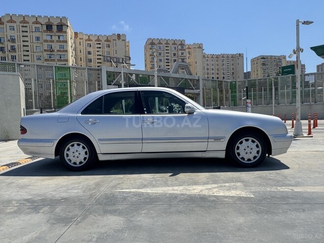 Mercedes E 220-2
