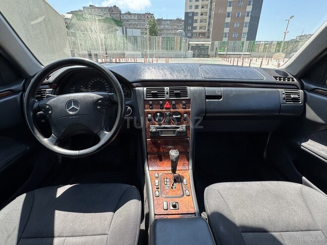 Mercedes E 220-6