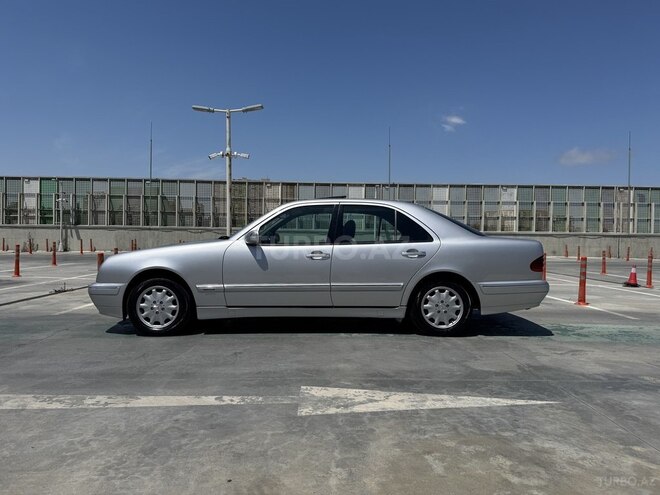 Mercedes E 220-3