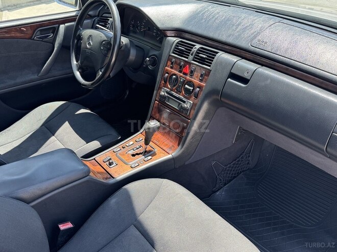 Mercedes E 220-5