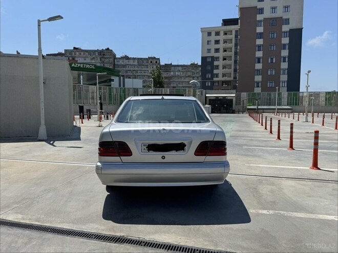 Mercedes E 220-13