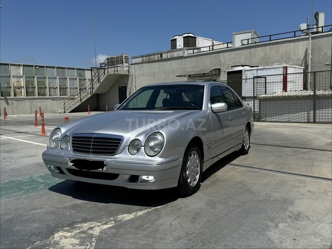 Mercedes E 220-1