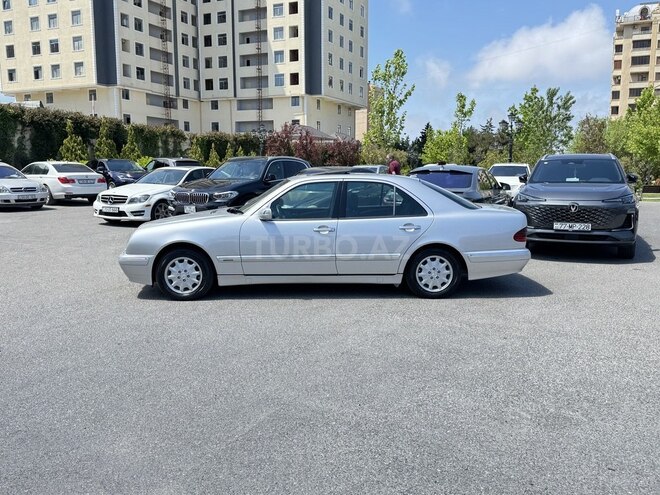 Mercedes E 220-17
