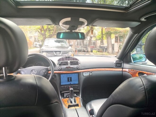 Mercedes E 240-11