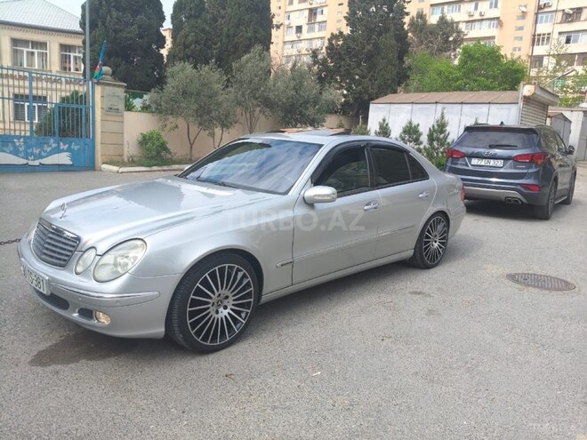 Mercedes E 240-4