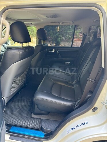Toyota Land Cruiser-11