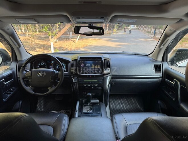Toyota Land Cruiser-7