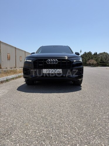 Audi Q7-1