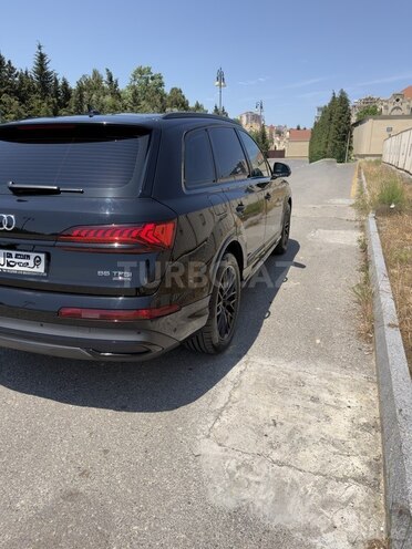 Audi Q7-4