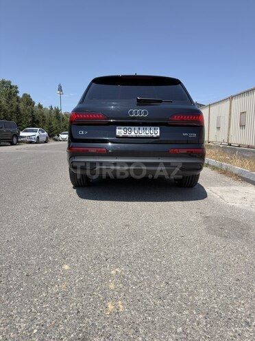 Audi Q7-7