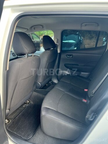 Nissan Leaf-9