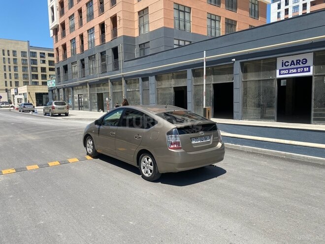 Toyota Prius-4