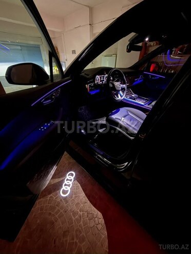 Audi Q7-16