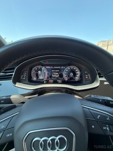 Audi Q7-8