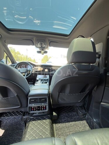 Audi Q7-9