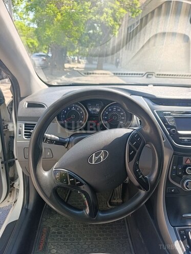 Hyundai Elantra-9